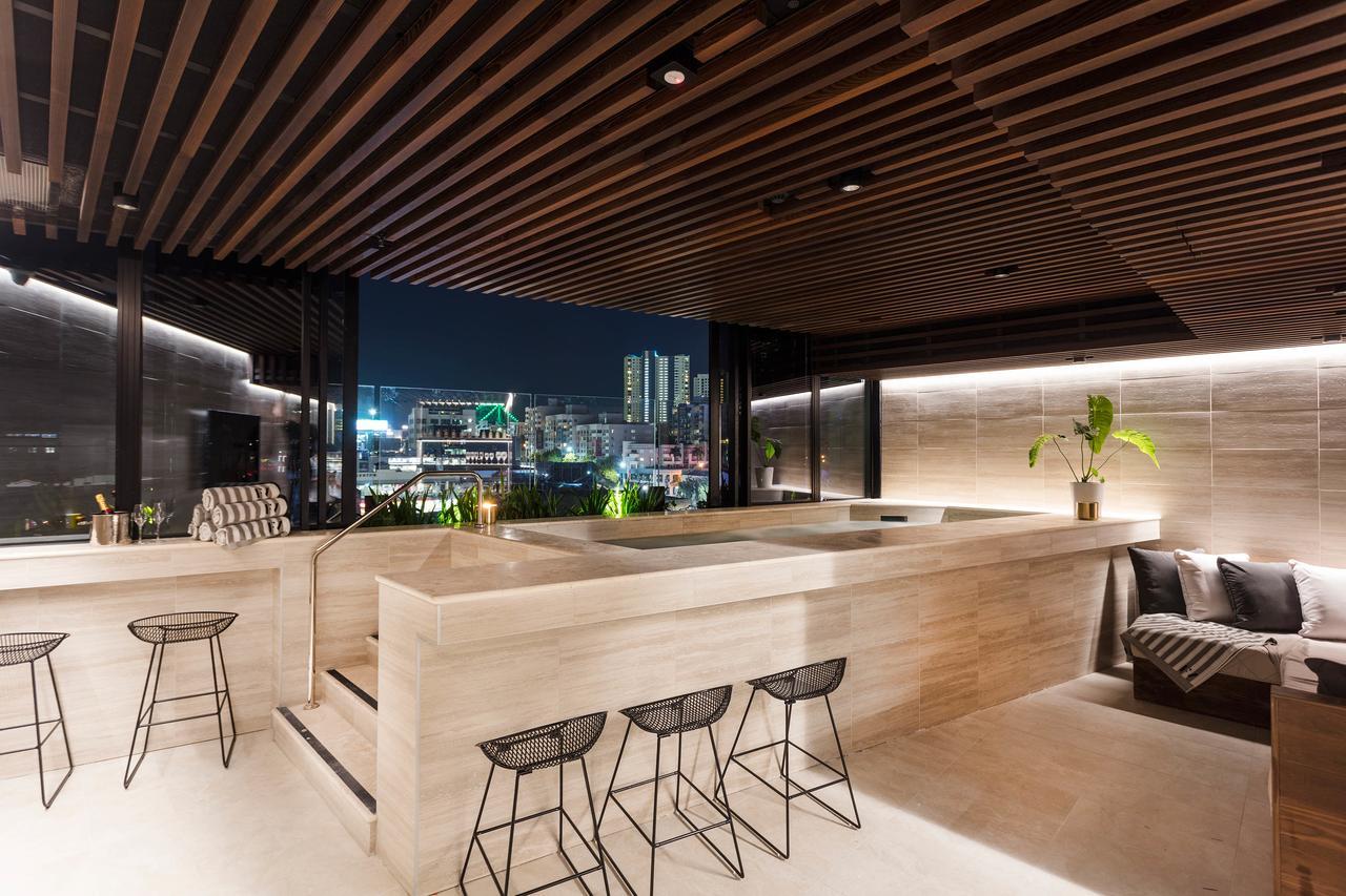 Fv By Peppers Aparthotel Brisbane Eksteriør bilde The Sky Bar