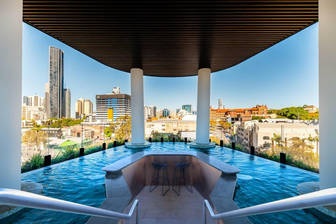 Fv By Peppers Aparthotel Brisbane Eksteriør bilde The pool at the top of the building