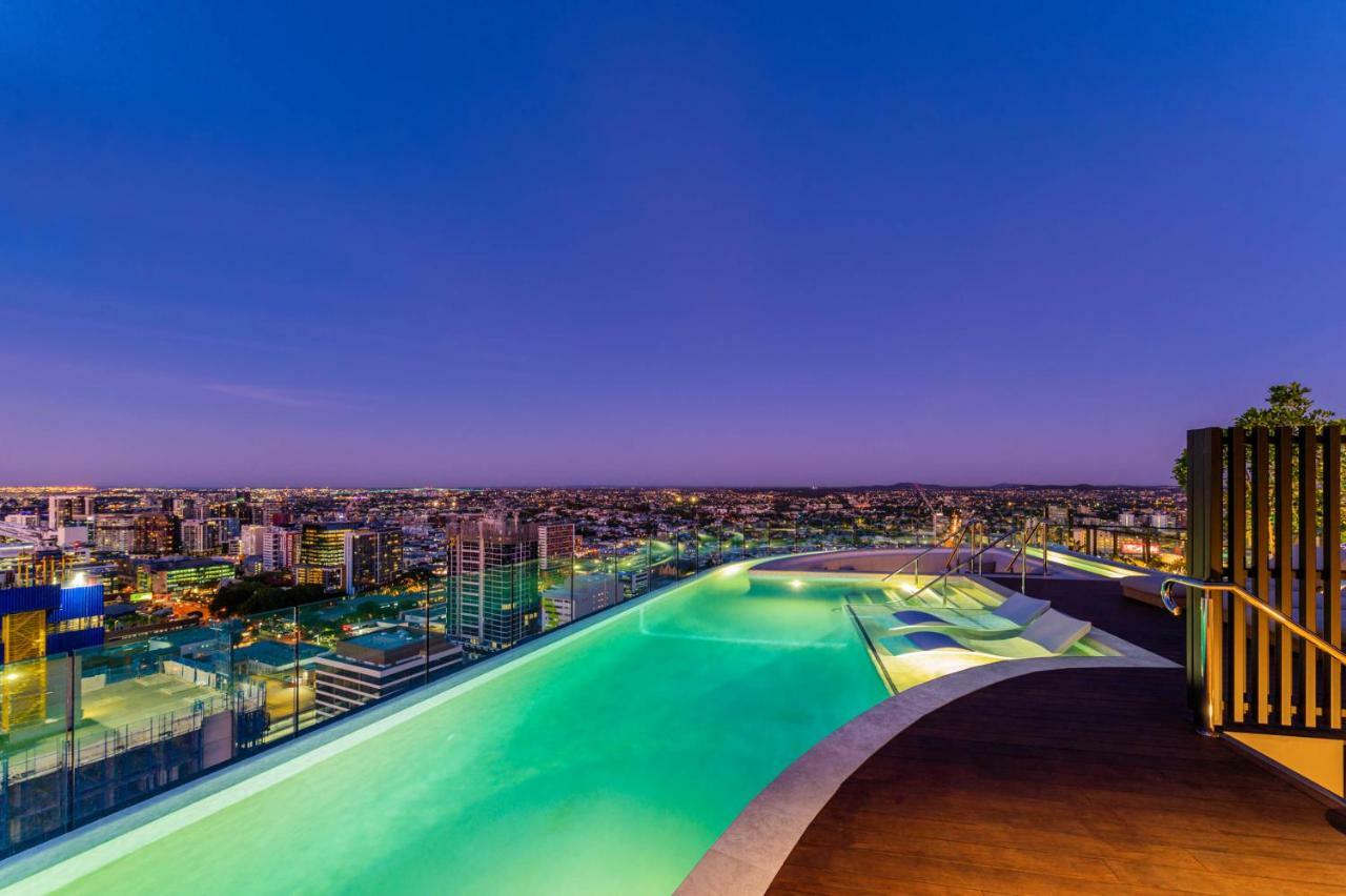 Fv By Peppers Aparthotel Brisbane Eksteriør bilde Skyline pool