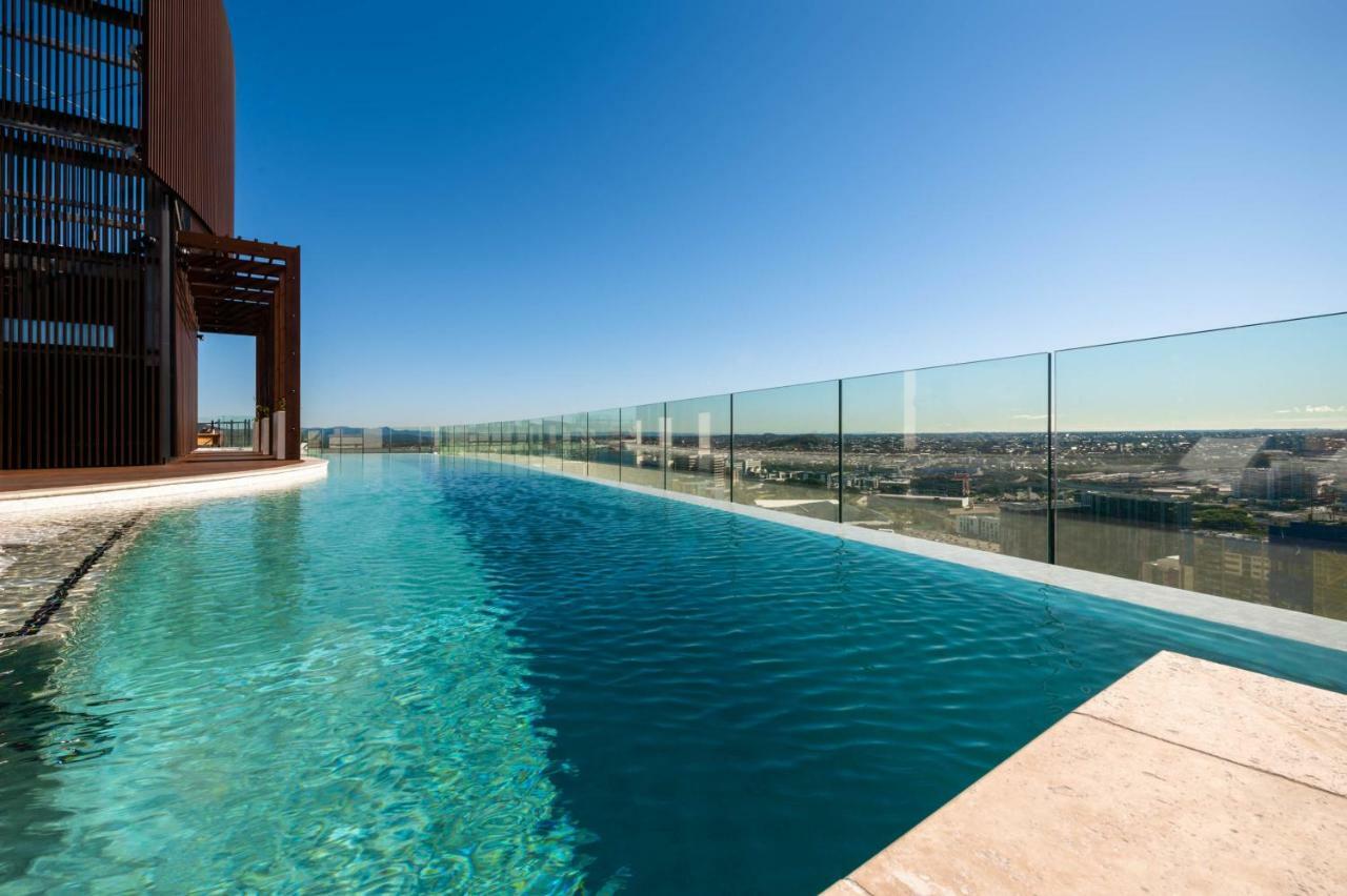 Fv By Peppers Aparthotel Brisbane Eksteriør bilde Infinity pool